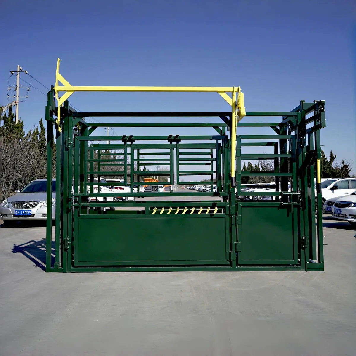 [AS-IS] Cattle Squeeze Chute Manual Headgate