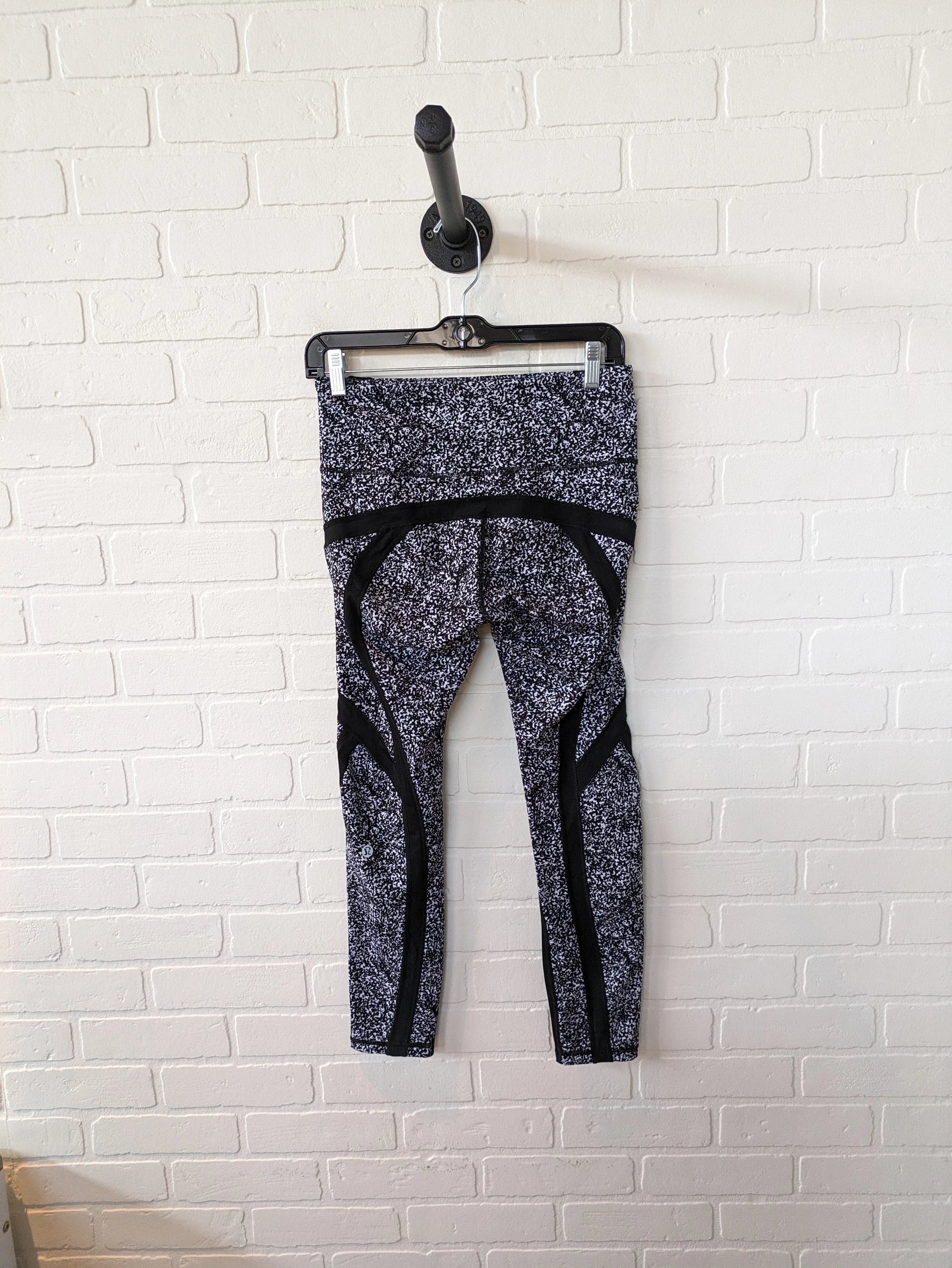 Athletic Leggings By Lululemon  Size: 8