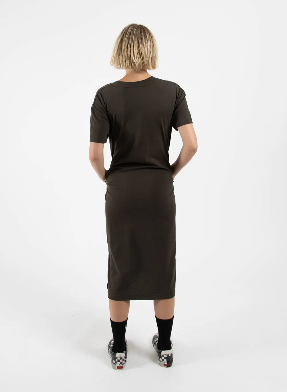 Sure! To optimize the title for an e-commerce product like Bebe Dress - The Daily, you might add descriptive modifiers to make it more appealing and informative to potential buyers. Heres an optimized version:

Chic Bebe Daily Wear Dress for Women - Elegant and Comfortable 

This title includes modifiers that highlight key selling points such as style, usage occasion, and comfort.