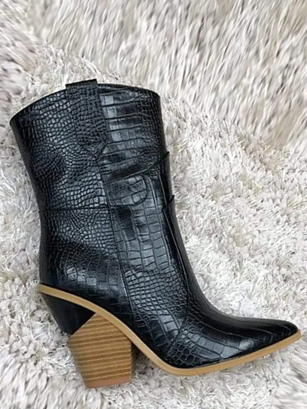 Cutwalk Mid Boot in Black