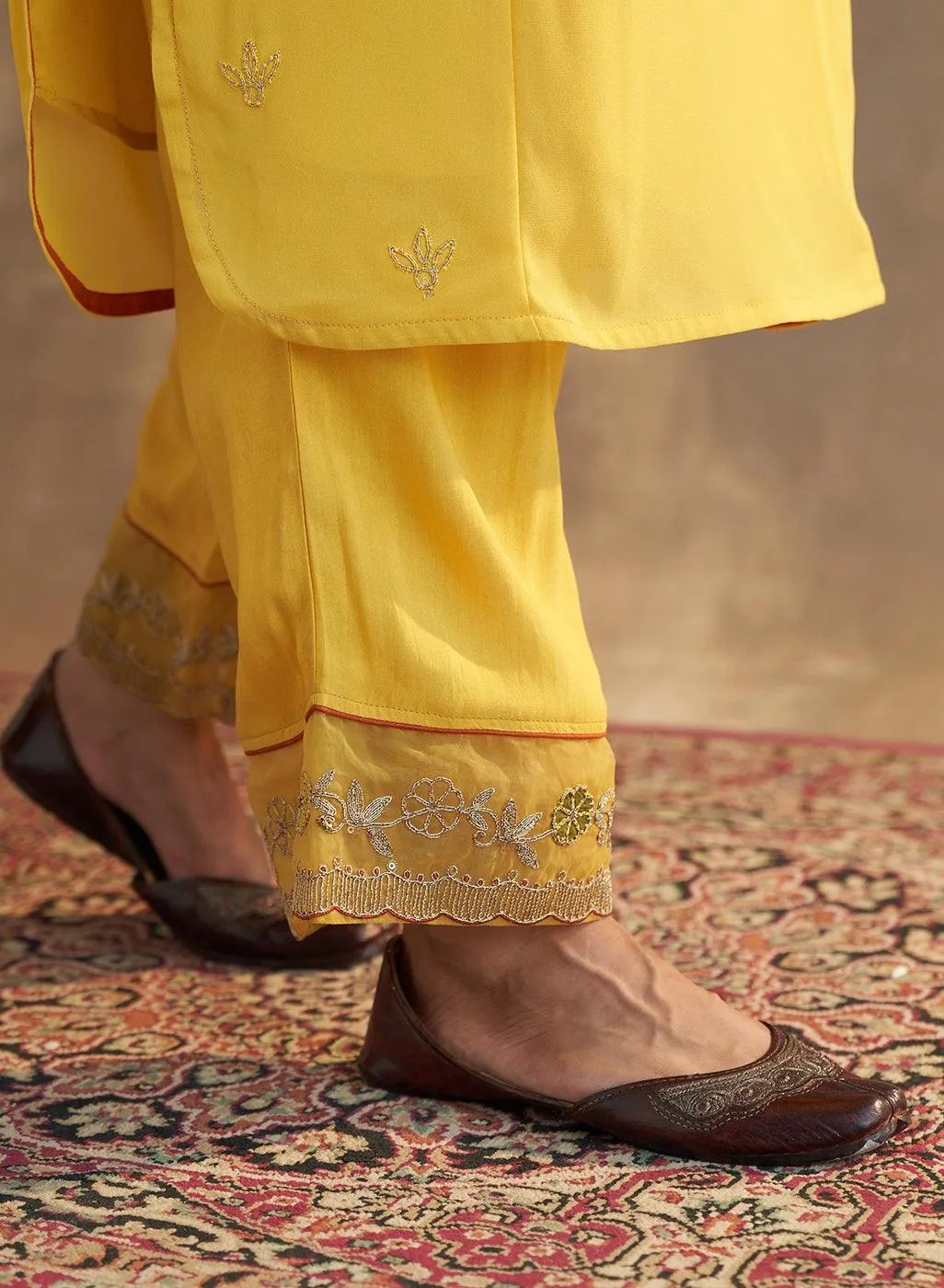 Daisy Yellow Kurta Set With Embroidery