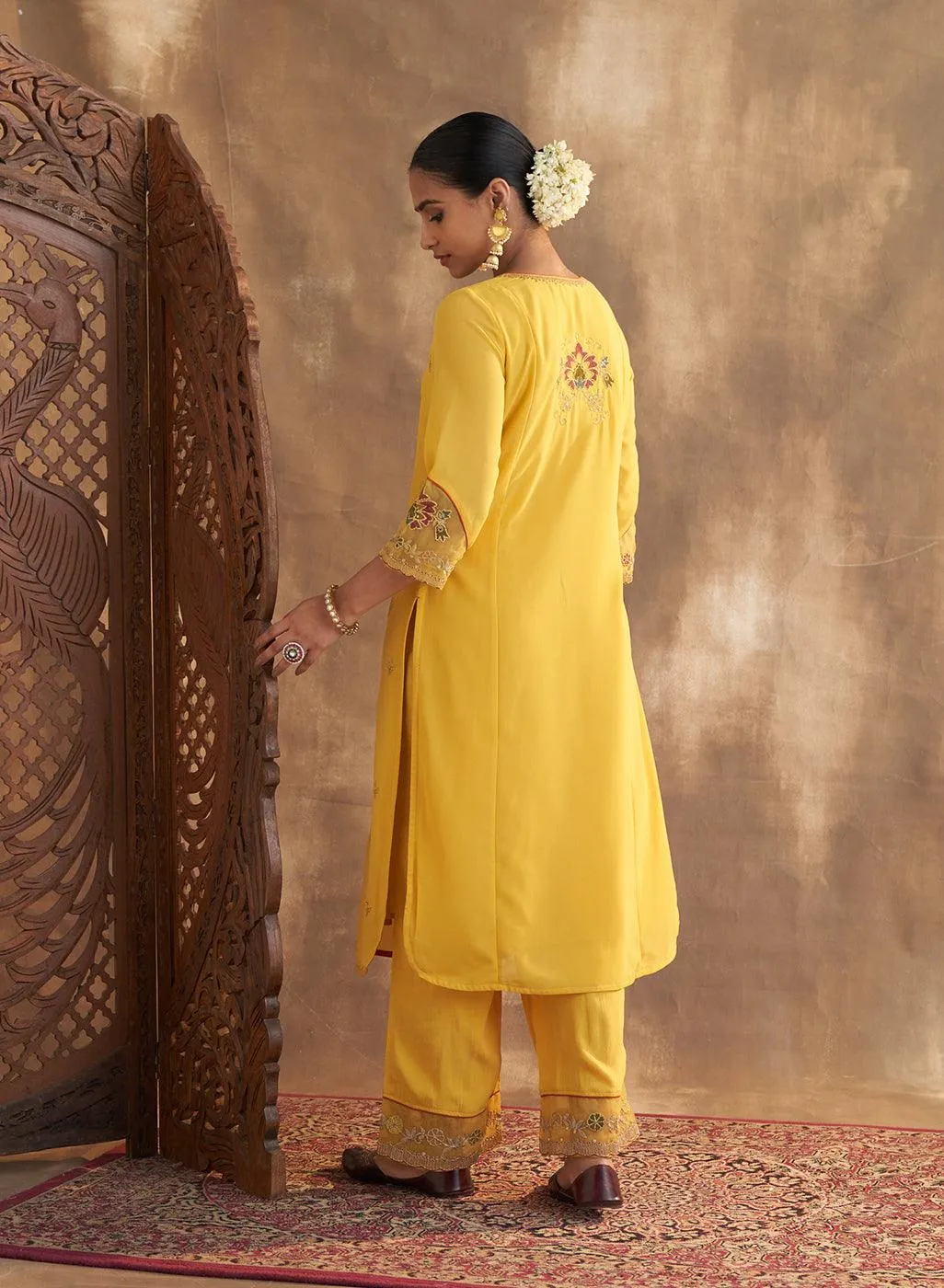 Daisy Yellow Kurta Set With Embroidery