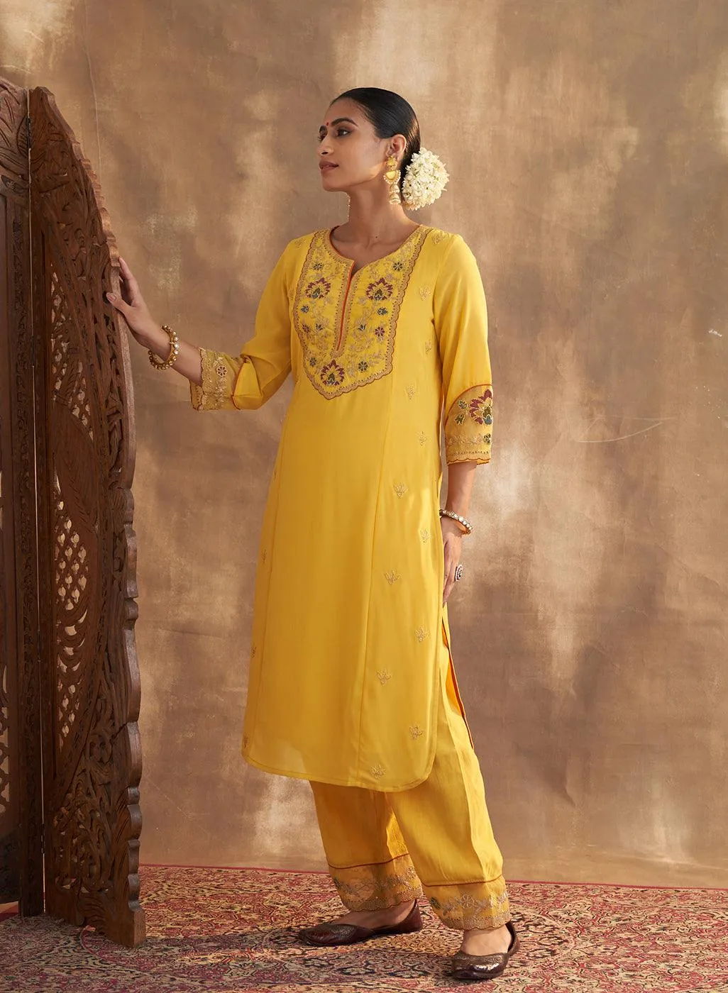 Daisy Yellow Kurta Set With Embroidery