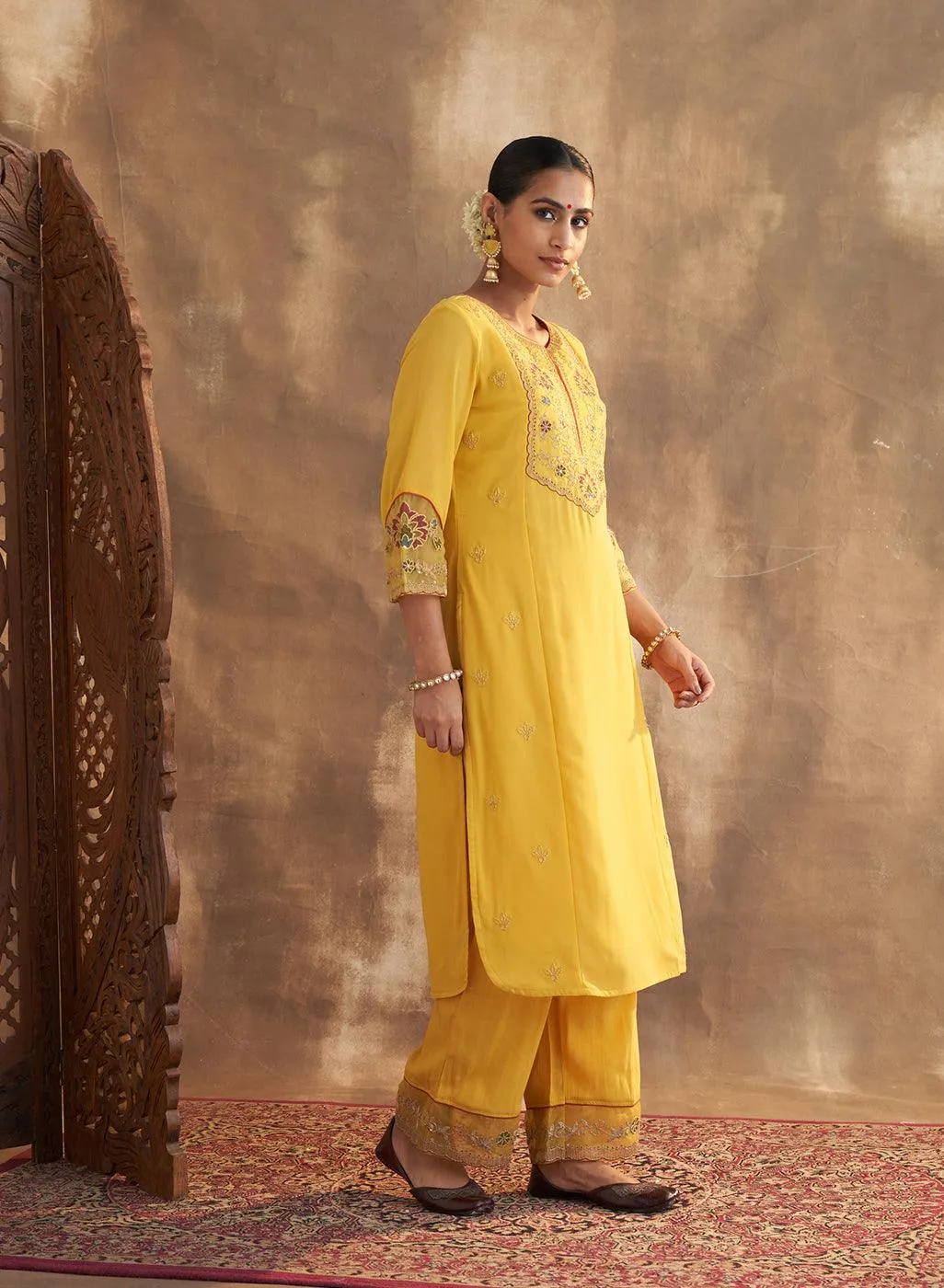 Daisy Yellow Kurta Set With Embroidery
