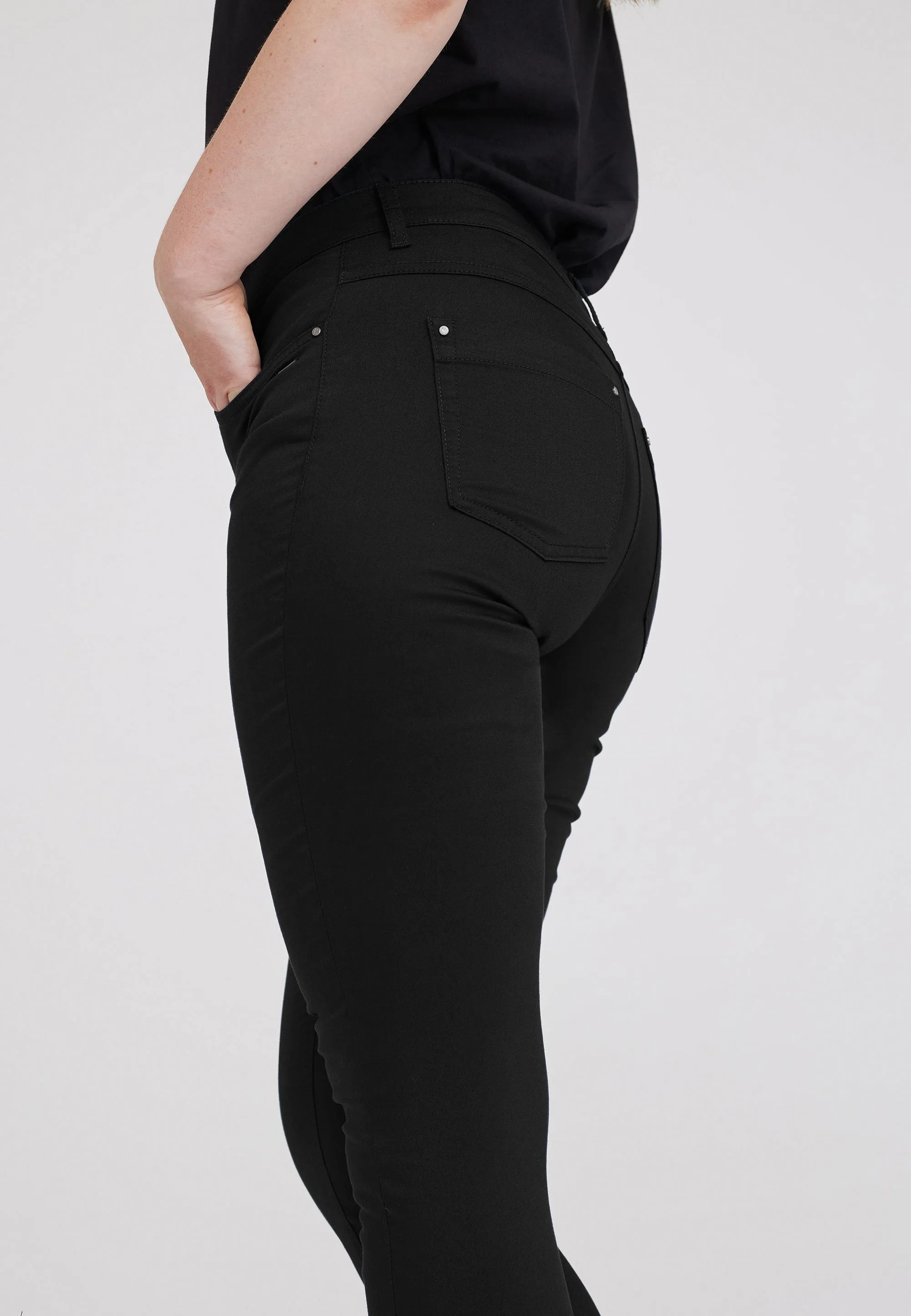 Laura Slim - Medium Length - Black