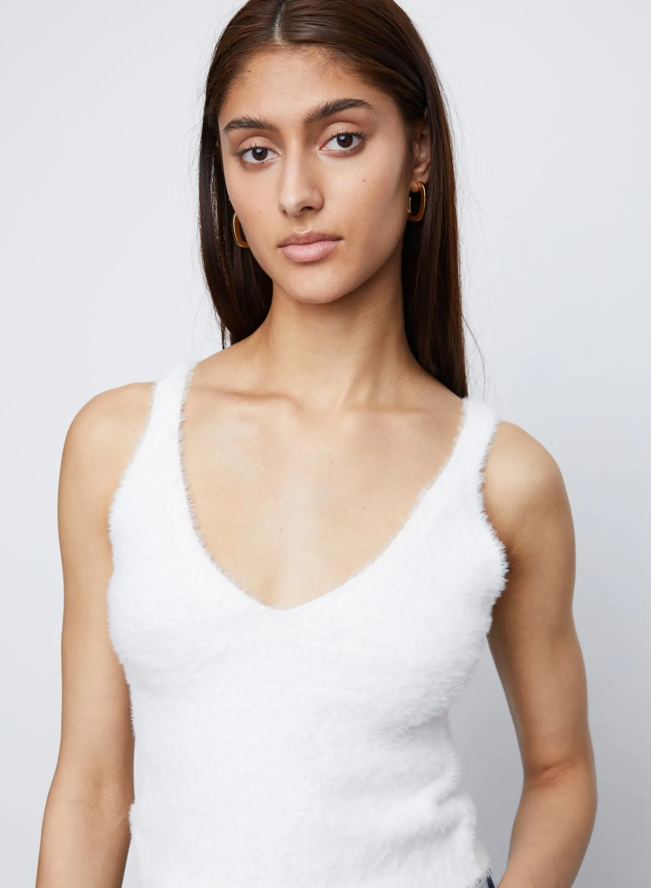 Nelly Cropped V Neck Sweater Tank in Crème