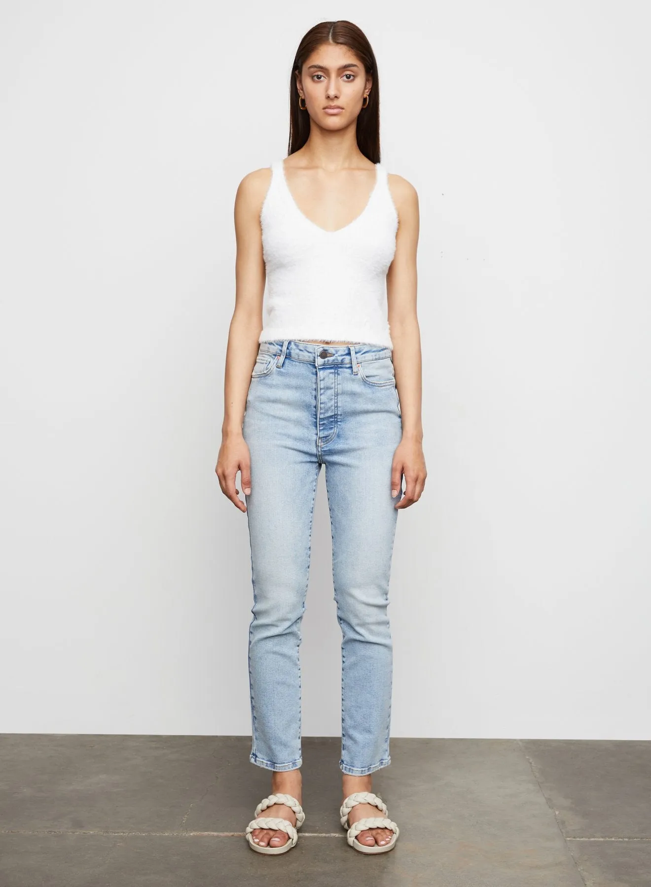Nelly Cropped V Neck Sweater Tank in Crème