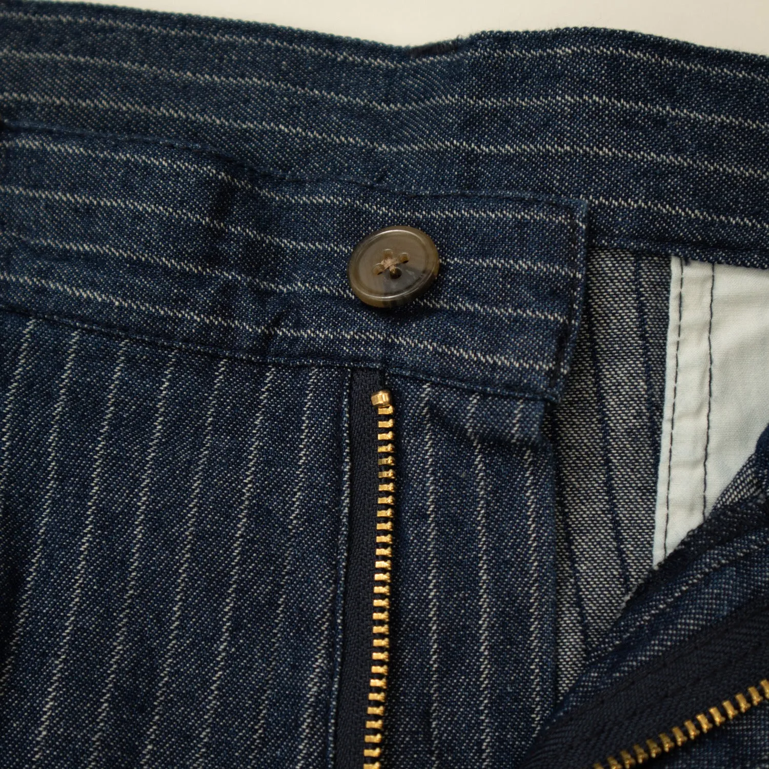 STRIPE 2TUCK SHORT TROUSERS(ストライプデニムショートトラウザー)【U2311672-C】